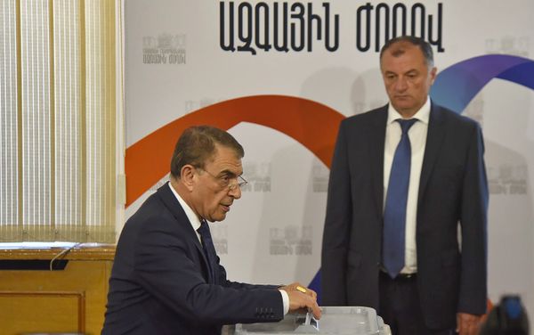 Պատգամավորները քվեարկում են - Sputnik Արմենիա