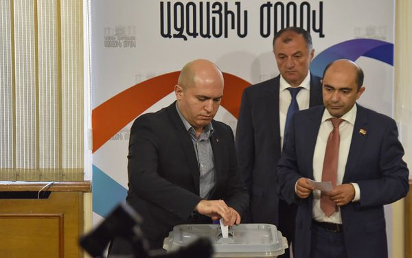 Պատգամավորները քվեարկում են - Sputnik Արմենիա
