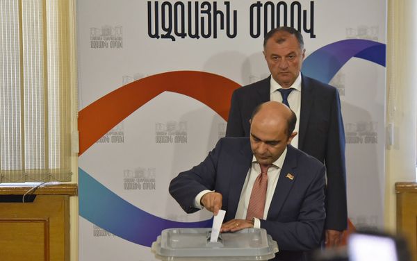 Պատգամավորները քվեարկում են - Sputnik Արմենիա