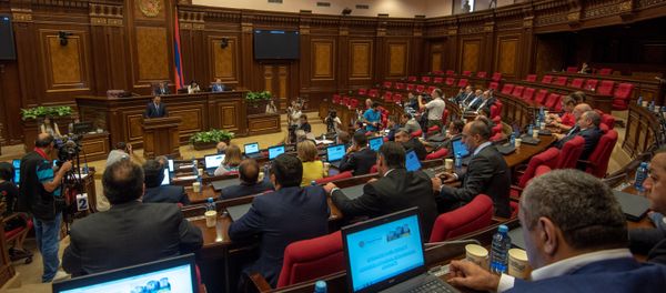 Внеочередное заседание Национального Собрания Армении (19 июня 2018). Еревaн Внеочередное заседание Национального Собрания Армении (19 июня 2018). Еревaн - Sputnik Армения
