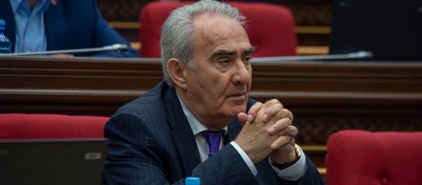 Депутат от фракции РПА Галуст Саакян на внеочередном заседании НС (19 июня). Еревaн Депутат от фракции РПА Галуст Саакян на внеочередном заседании НС (19 июня). Еревaн - Sputnik Армения