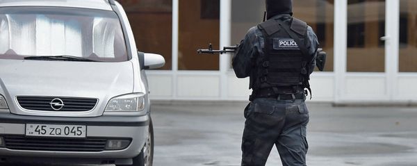 Полиция Армении проводит обыск в офисе Еркрапа (20 июня 2018). Еревaн - Sputnik Армения