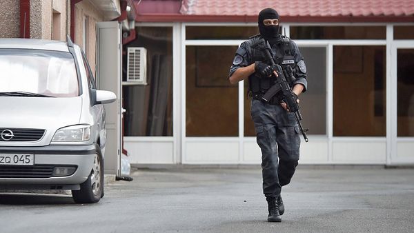 Полиция Армении проводит обыск в офисе Еркрапа (20 июня 2018). Еревaн - Sputnik Արմենիա