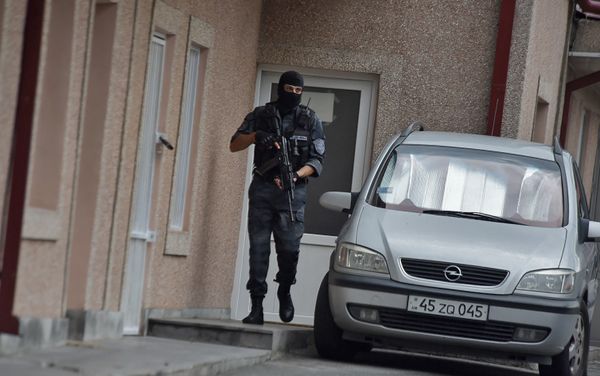 Полиция Армении проводит обыск в офисе Еркрапа (20 июня 2018). Еревaн - Sputnik Армения