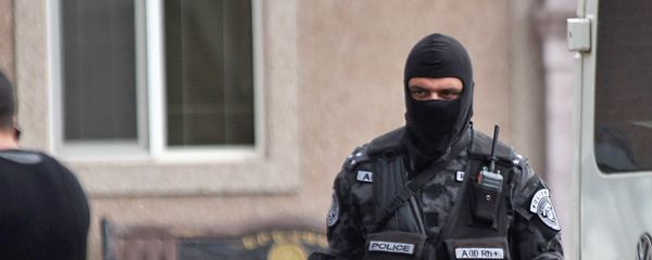 Полиция Армении проводит обыск в офисе Еркрапа (20 июня 2018). Еревaн - Sputnik Армения