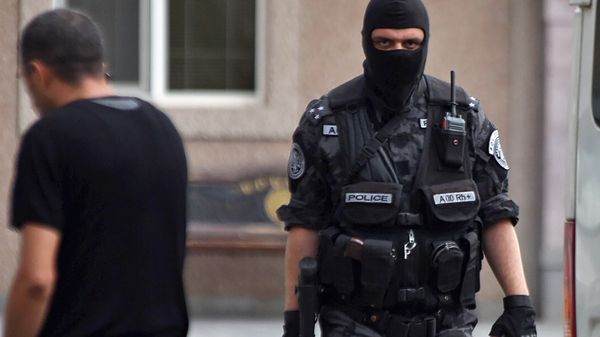 Полиция Армении проводит обыск в офисе Еркрапа (20 июня 2018). Еревaн - Sputnik Армения
