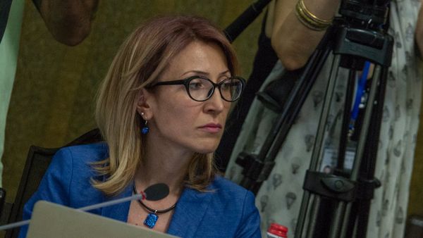 Министр труда и социальных вопросов Мане Тандилян на заседании правительства (21 июня 2018). Еревaн Министр труда и социальных вопросов Мане Тандилян на заседании правительства (21 июня 2018). Еревaн - Sputnik Армения