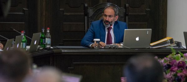 Премьер-министр Армении Никол Пашинян на заседании правительства (21 июня 2018). Еревaн Премьер-министр Армении Никол Пашинян на заседании правительства (21 июня 2018). Еревaн - Sputnik Армения