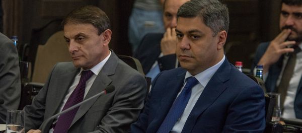 Начальник Полиции Валерий Осипян и глава СНБ Артур Ванецян на заседании правительства Армении (21 июня 2018). Еревaн - Sputnik Արմենիա