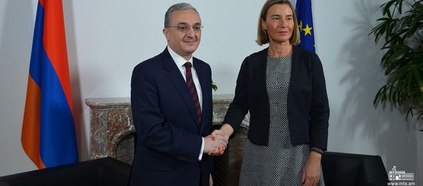 Министр иностранных дел Армении Зограб Мнацаканян встретился с Федерикой Могелини (21 июня 2018). Брюссель Министр иностранных дел Армении Зограб Мнацаканян встретился с Федерикой Могелини (21 июня 2018). Брюссель - Sputnik Армения