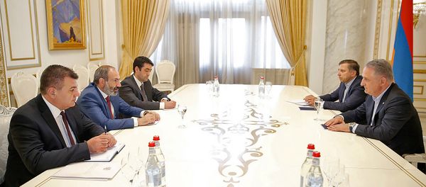 Премьер-министр Армении Никол Пашинян принял основателя авиакомпании Армения Тамаза Гаиашвили (21 июня 2018). Еревaн - Sputnik Արմենիա