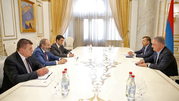 Премьер-министр Армении Никол Пашинян принял основателя авиакомпании Армения Тамаза Гаиашвили (21 июня 2018). Еревaн - Sputnik Արմենիա
