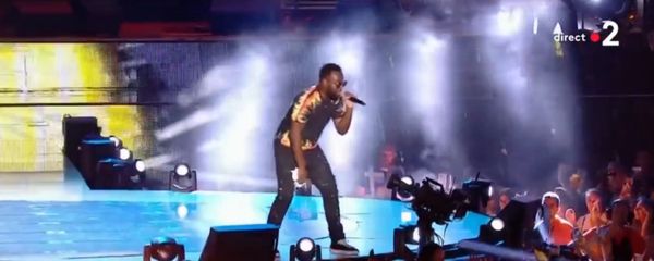 Французская мегазвезда Maitre Gims поет Ми гна на живом концерте в Ницце - Sputnik Արմենիա