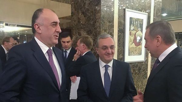 Главы МИД Армении и Азербайджана Зограб Мнацаканян и Эльмар Мамедъяров - Sputnik Армения