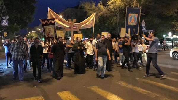 Акция протеста против Католикоса Гарегина II (23 июня 2018). Еревaн - Sputnik Армения