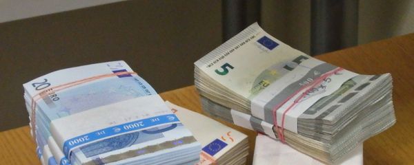 Пачки евро Пачки евро - Sputnik Армения