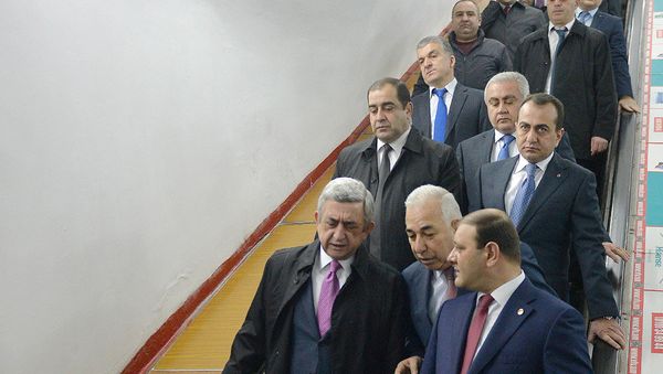 Президент Армении Серж Саргсян посетил Ереванский метрополитен (5 марта 2016). Еревaн - Sputnik Արմենիա