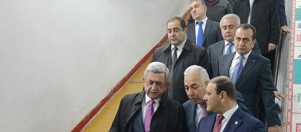 Президент Армении Серж Саргсян посетил Ереванский метрополитен (5 марта 2016). Еревaн - Sputnik Արմենիա