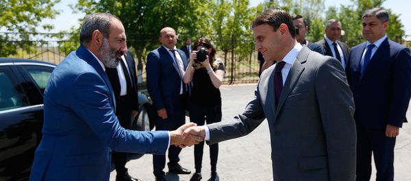 Премьер-министр Армении Никол Пашинян принял участие на торжествах по случаю 26-летия образования полицейских войск (21 июня 2018). Еревaн - Sputnik Армения