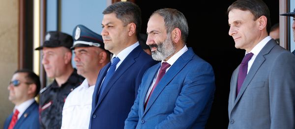 Премьер-министр Армении Никол Пашинян принял участие на торжествах по случаю 26-летия образования полицейских войск (21 июня 2018). Еревaн - Sputnik Армения