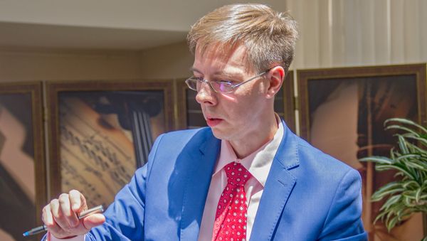 Директор СПб ГБНОУ Санкт - Петербургский музыкальный лицей Виталий Романов - Sputnik Армения