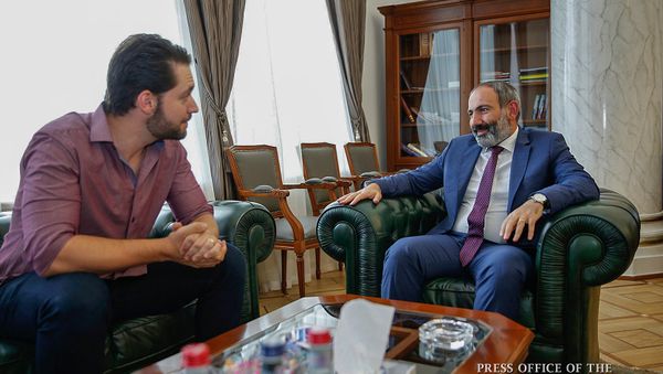 Премьер-министр Армении Никол Пашинян принял соучредителя Reddit Алексиса Оганяна (27 июня 2018). Еревaн Премьер-министр Армении Никол Пашинян принял соучредителя Reddit Алексиса Оганяна (27 июня 2018). Еревaн - Sputnik Արմենիա