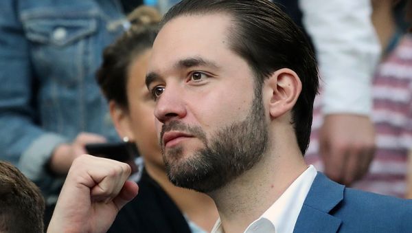 Алексис Оганян наблюдает теннисный матч Серены и Винус Уильямс в финале Australian Open (28 января 2017). Мельбурн, Австралия - Sputnik Армения
