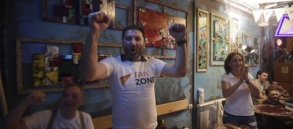 Sputnik Fan Zone-ում ֆուտբոլասերները դիտում են Արգենտինա–Նիգերիա խաղը - Sputnik Արմենիա