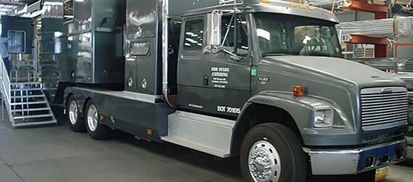 Фургон специального назначения компании AA Cater Truck Фургон специального назначения компании AA Cater Truck - Sputnik Армения