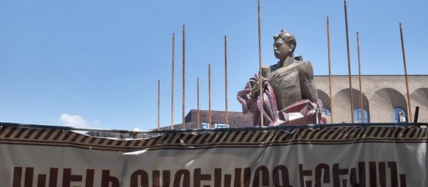 Памятник Араму Манукяну - Sputnik Արմենիա