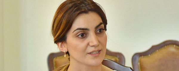 Врио мэра Эчмиадзина Диана Гаспарян на приеме у Католикоса Гарегина Второго (28 июня 2018). Эчмиадзин Врио мэра Эчмиадзина Диана Гаспарян на приеме у Католикоса Гарегина Второго (28 июня 2018). Эчмиадзин - Sputnik Армения