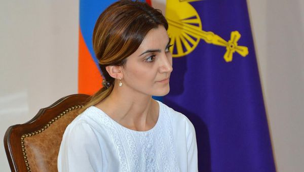 Врио мэра Эчмиадзина Диана Гаспарян на приеме у Католикоса Гарегина Второго (28 июня 2018). Эчмиадзин - Sputnik Արմենիա