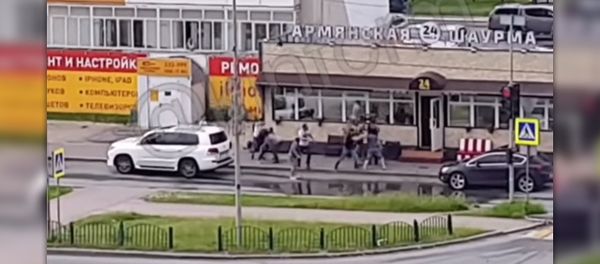 Массовая драка возле шаурмы в Сургуте Массовая драка возле шаурмы в Сургуте - Sputnik Армения
