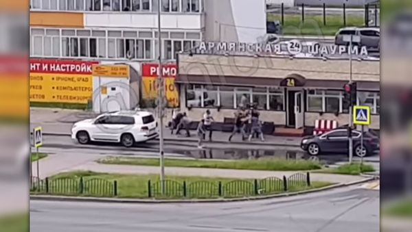 Массовая драка возле шаурмы в Сургуте - Sputnik Армения
