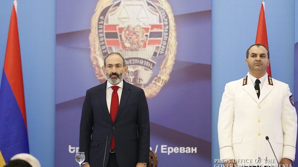 Премьер-министр Армении Никол Пашинян и Генеральный прокурор Армении Артур Давтян на торжественном заседании в Генпрокуратуре (1 июля 2018). Еревaн - Sputnik Армения