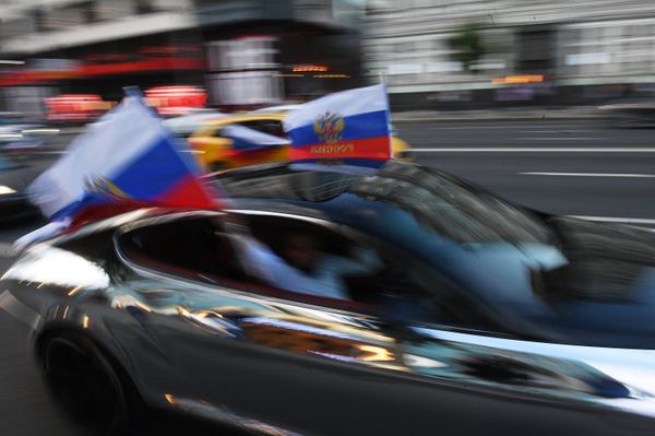 Болельщики празднуют победу сборной России - Sputnik Армения