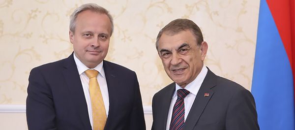 Спикер Парламента Ара Баблоян принял чрезвычайного и полномочного посла РФ в РА Сергея Копыркина (2 июля 2018). Еревaн - Sputnik Արմենիա
