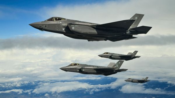 Истребители-бомбардировщики пятого поколения F-35 - Sputnik Армения