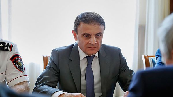 Начальник Полиции Армении Валерий Осипян принял чрезвычайного и полномочного посла РФ в РА Сергея Копыркина (2 июля 2018). Еревaн - Sputnik Արմենիա