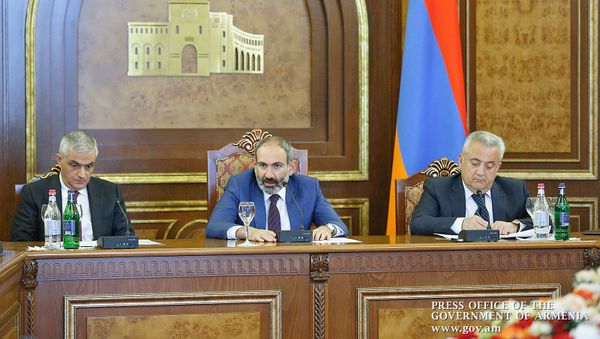 Совещание премьер-министра Никола Пашиняна с представителями банковского сектора Армении (3 июля 2018). Еревaн - Sputnik Армения