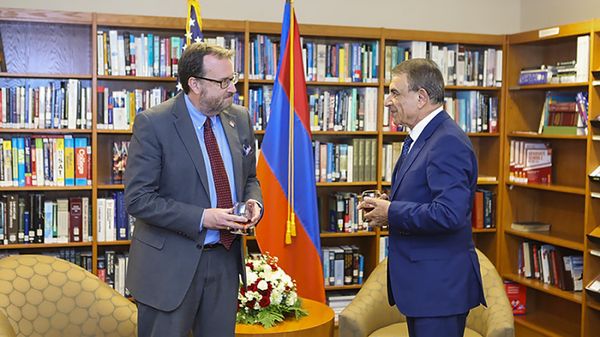 Спикер Парламента Ара Баблоян посетил посольство США в РА (3 июля 2018). Еревaн - Sputnik Արմենիա