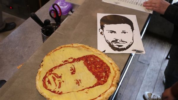 «Футбольные» пиццы делают в одном из ресторанов Петербурга «Футбольные» пиццы делают в одном из ресторанов Петербурга - Sputnik Армения