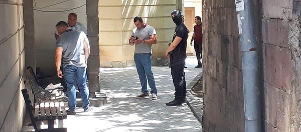 Сотрудники СНБ проводят обыск в доме Александра Саргсяна (4 июля 2018). Еревaн - Sputnik Արմենիա