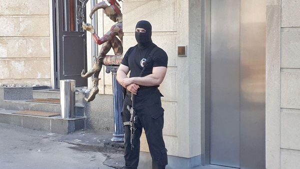Сотрудники СНБ проводят обыск в доме Александра Саргсяна (4 июля 2018). Еревaн - Sputnik Армения