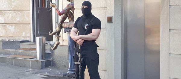 Сотрудники СНБ проводят обыск в доме Александра Саргсяна (4 июля 2018). Еревaн - Sputnik Армения
