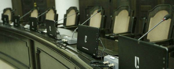 Армянские компьютеры в зале заседаний правительства Армении - Sputnik Արմենիա