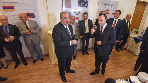 Президент Армении Армен Саркисян поздравил сотрудников конституционного суда с Днем Конституции (5 июля 2018). Еревaн - Sputnik Արմենիա