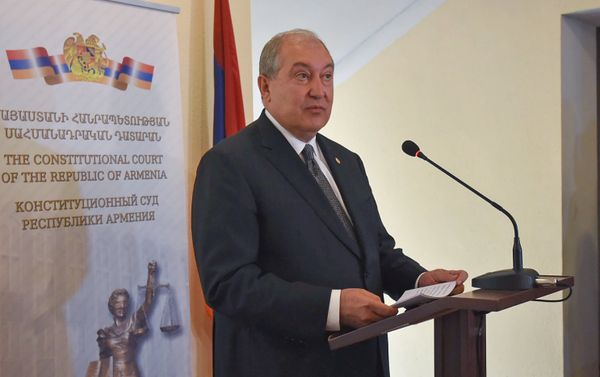 Президент Армении Армен Саркисян поздравил сотрудников конституционного суда с Днем Конституции (5 июля 2018). Еревaн - Sputnik Армения