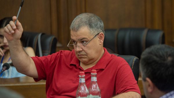 Давид Арутюнян во время обсуждения по избирательному кодексу в Парламенте (5 июля 2018). Еревaн - Sputnik Արմենիա