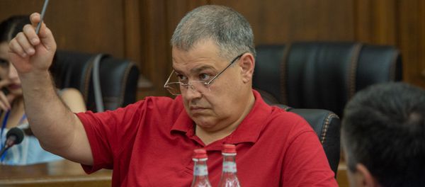 Давид Арутюнян во время обсуждения по избирательному кодексу в Парламенте (5 июля 2018). Еревaн - Sputnik Արմենիա